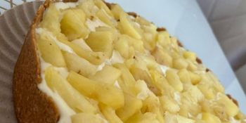 Torta de abacaxi gelada com gelatina