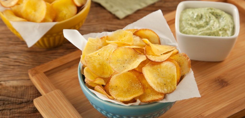 Chips de macaxeira mega crocante e ainda melhor do que batatinhas tradicionais