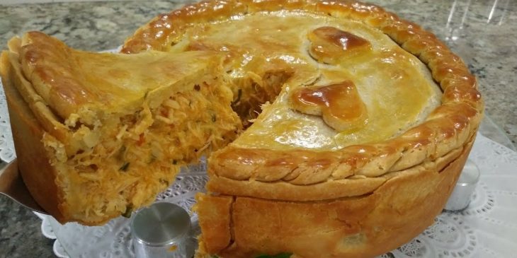 Torta de frango com massa de empada: uma versão irresistível da mais queridinha