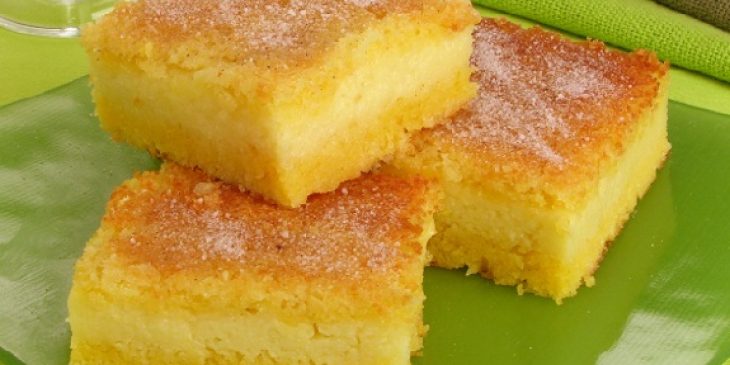 Bolo de fubá com queijo