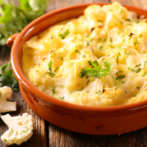 Couve-flor gratinada com queijo cheddar