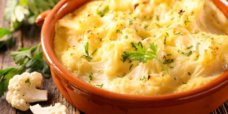 Couve-flor gratinada com queijo cheddar