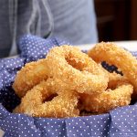 cebola empanada recheada com mussarela
