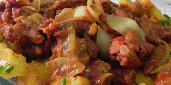 Carne de porco com mandioca