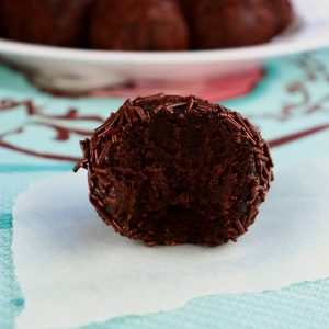 Bolas de rum deliciosas para você arriscar nos sabores de brigadeirinhos para adultos