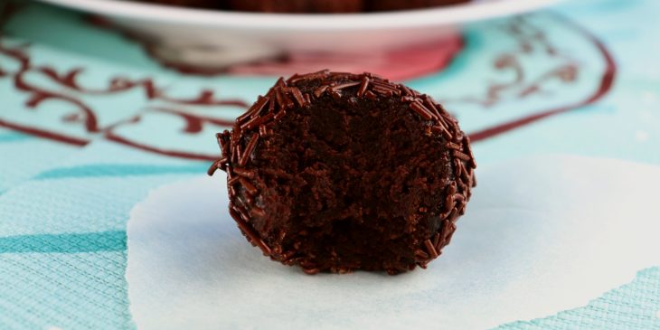 Bolas de rum deliciosas para você arriscar nos sabores de brigadeirinhos para adultos