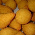 Massa de coxinha com batata pra ficar mais saborosa, saudável e super crocante