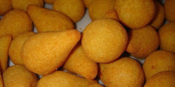 Massa de coxinha com batata pra ficar mais saborosa, saudável e super crocante