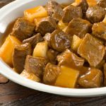 Carne guisada com batatas