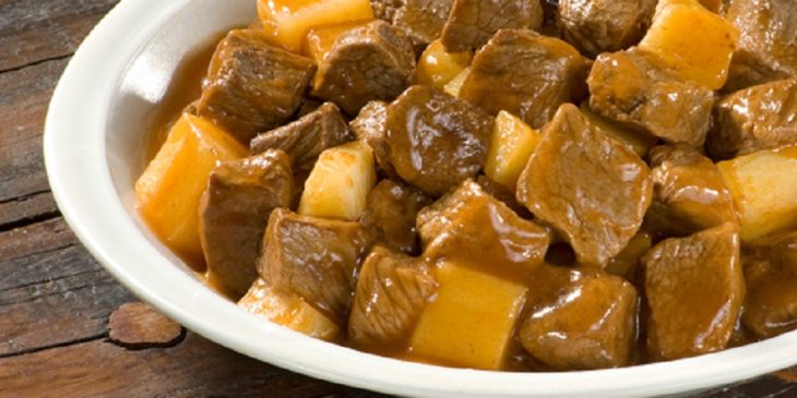 Carne guisada com batatas