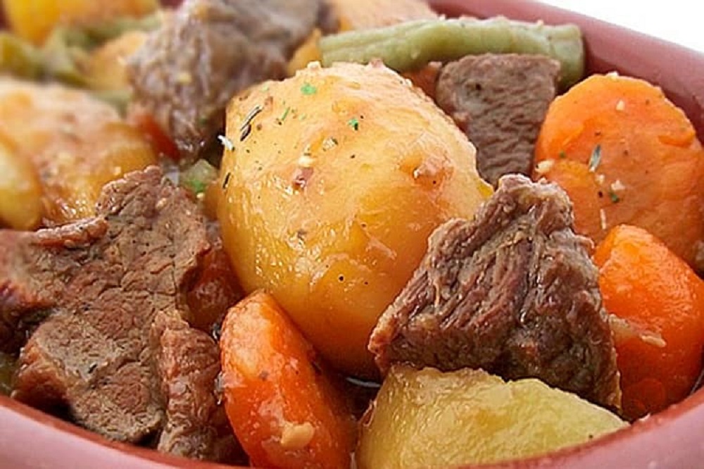 Carne guisada com batatas