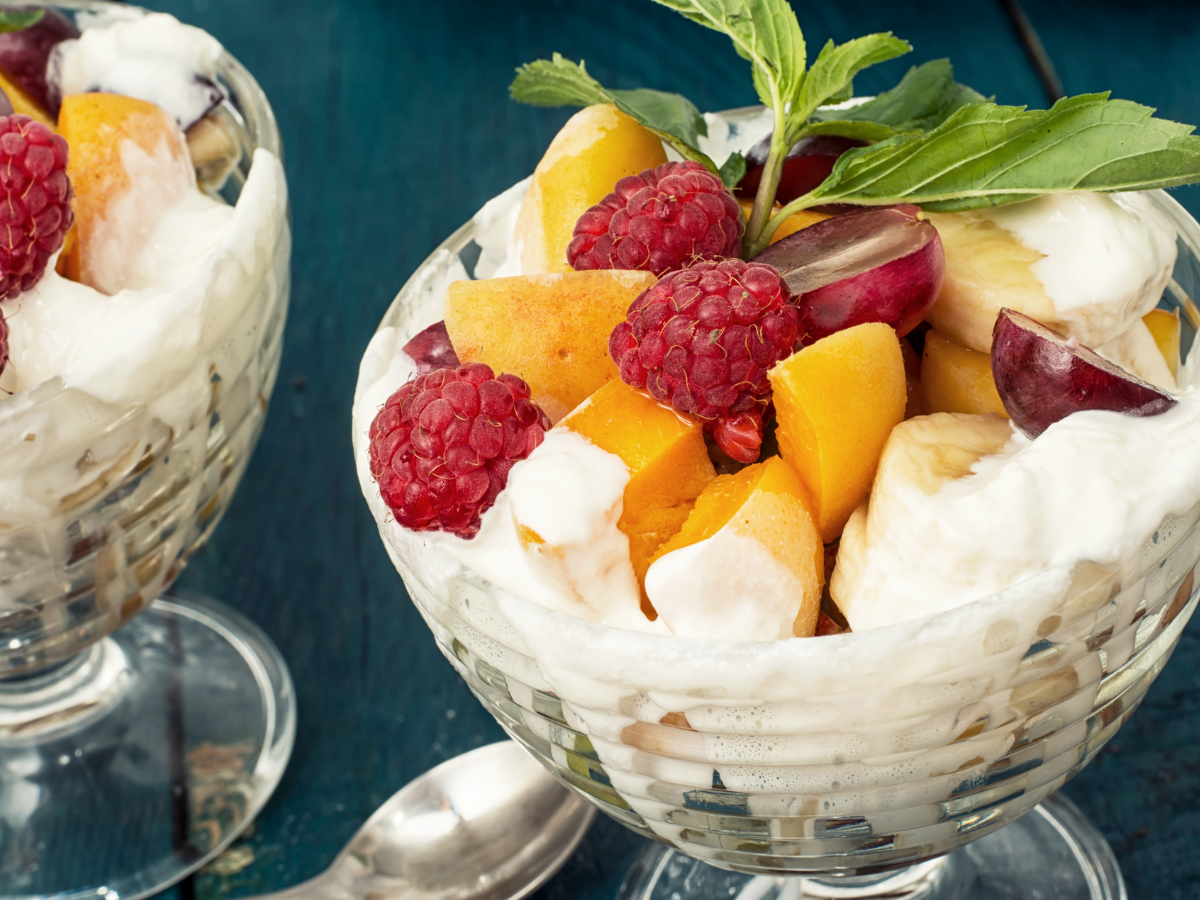 Salada de frutas com creme de leite