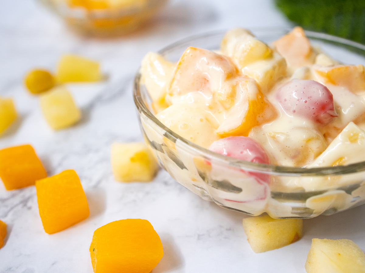 Salada de frutas com leite com leite condensado