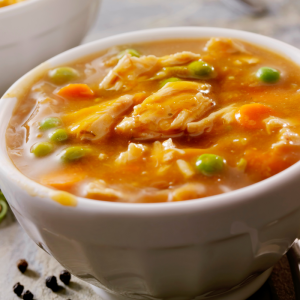 Sopa de capeletti com frango