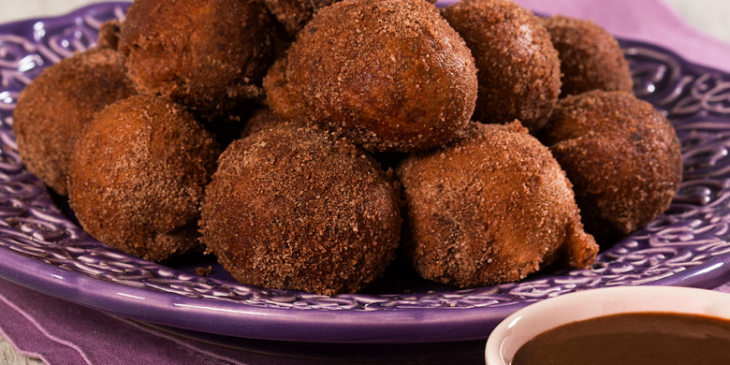 Bolinho de chuva de chocolate pra provar uma versão ainda mais gostosa que a tradicional