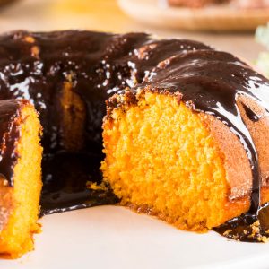 Bolo vegano de cenoura super saboroso e que não vai sobrar nenhuma fatia