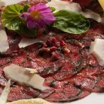 Carpaccio de carne que fica um luxo para servir naquele jantar bem romântico