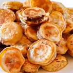 Mini panquecas de banana que deixam qualquer dia melhor com elas no café da manhã