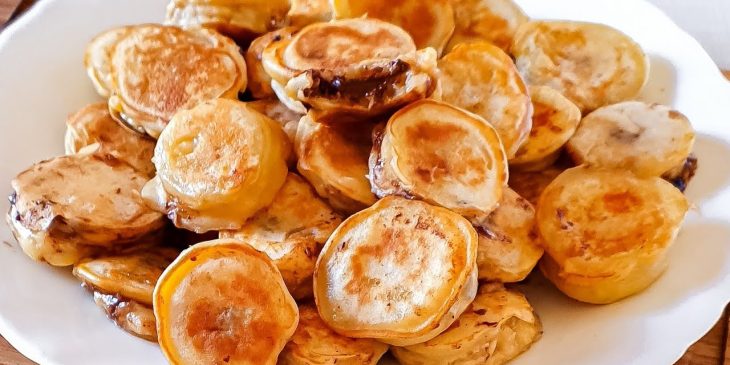 Mini panquecas de banana que deixam qualquer dia melhor com elas no café da manhã