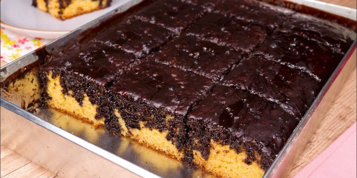 Bolo de fubá com chocolate fofinho de um jeito que até parece ter vindo dos céus