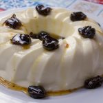 Esse pudim de ameixa é tão prático e gostoso, que você não vai mais querer outra versão