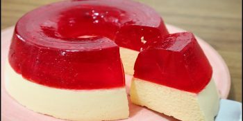 Pudim de gelatina com creme de leite