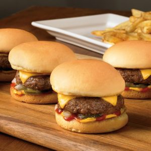 Mini hambúrguer artesanal para servir aos convidados os melhores e mais saborosos