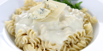 Molho de queijo para macarrão