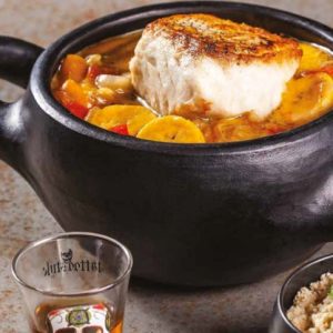 Moqueca de peixe com banana-da-terra que nem os restaurantes conseguem fazer igual