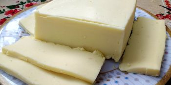 Queijo mussarela caseiro