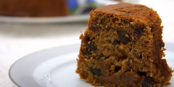 Bolo de ameixa com vinho
