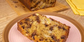 Bolo de banana com chocolate