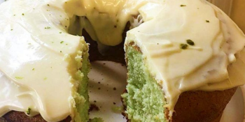 Bolo de limão com gelatina