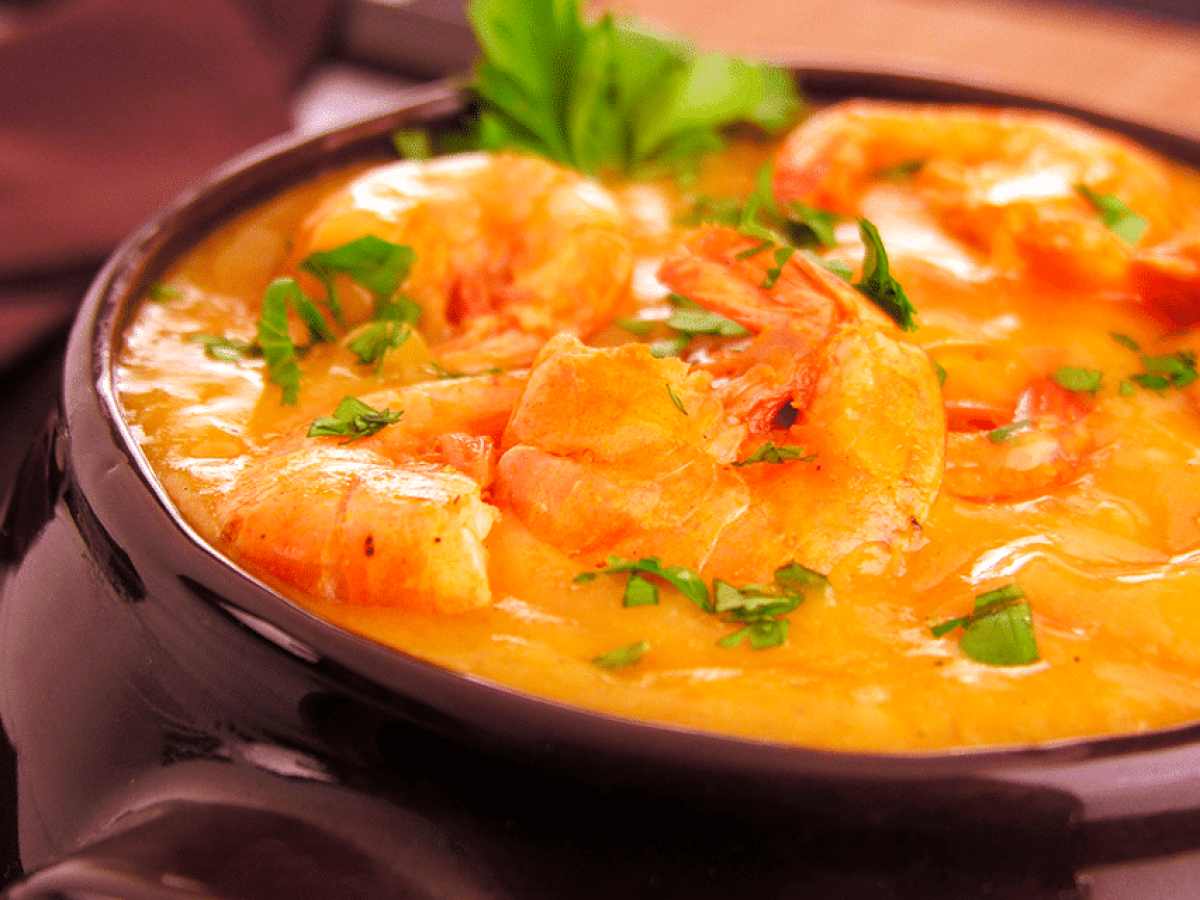 Caldo de abóbora com camarão simples e cremoso