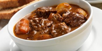 Carne ensopada na panela de pressão