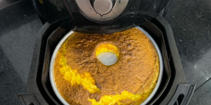 Nova receita perfeição: bolo de cenoura na airfryer pra economizar gás e provar o mais fofinho