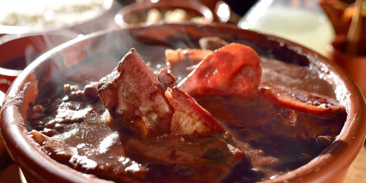 Feijoada com feijão vermelho