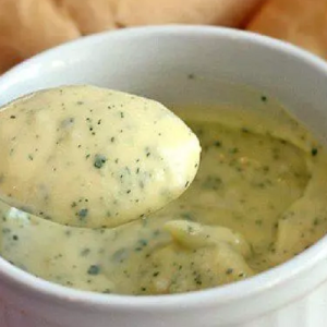 Molho de alho com maionese tudo gostoso