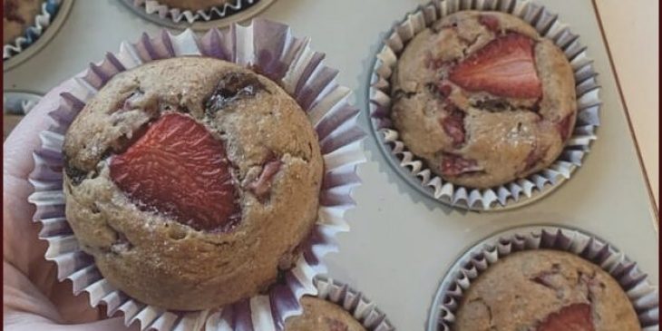 Cupcake de morango fit mega fácil e perfeito para ser aquele lanchinho que você procura