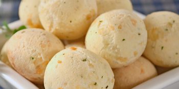 Pão de queijo de mandioquinha e chia