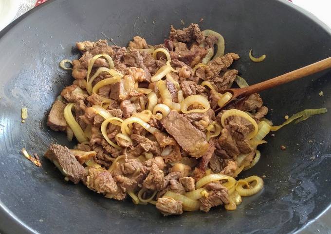 Picadinho de carne acebolado receita fácil