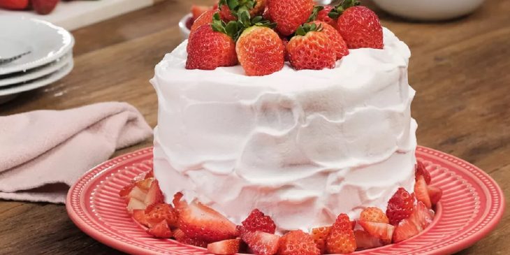 Torta de morango com chantilly