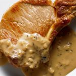 Bisteca de porco na pressão do jeitinho que só os bons na cozinha conseguem fazer; anote!