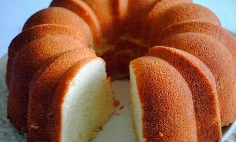 Receita de bolo de leite de um jeitinho bem simples para quem ama um caseiro com café