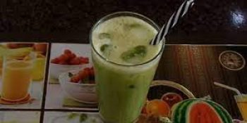 Suco de inhame com laranja e couve