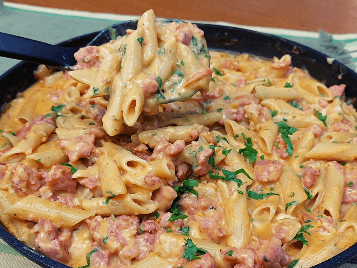 macarrão de panela de pressão com calabresa