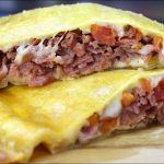 Pastel misto de forno delicioso demais para fazer no seu lanche de hoje