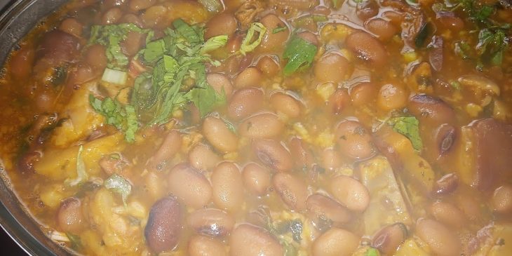 Fava na panela de pressão que fica bem molinha sem se despedaçar e é uma delícia