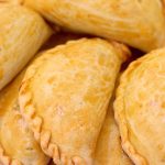 Massa de pastel assado para colocar o recheio favorito e provar o melhor feito em casa