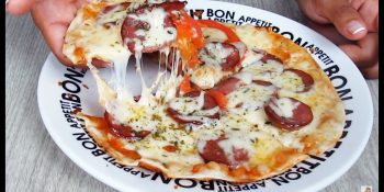 Pizza com massa de pastel